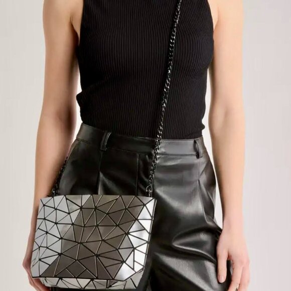 Patrizia Luca Milano Geometric Design Shiny Silver Crossbody Purse/Wristlet - Picture 1 of 8